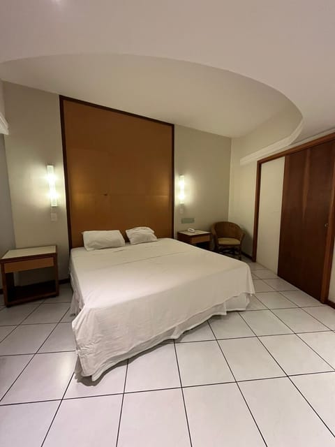 Suite | Hypo-allergenic bedding, minibar, desk, free WiFi