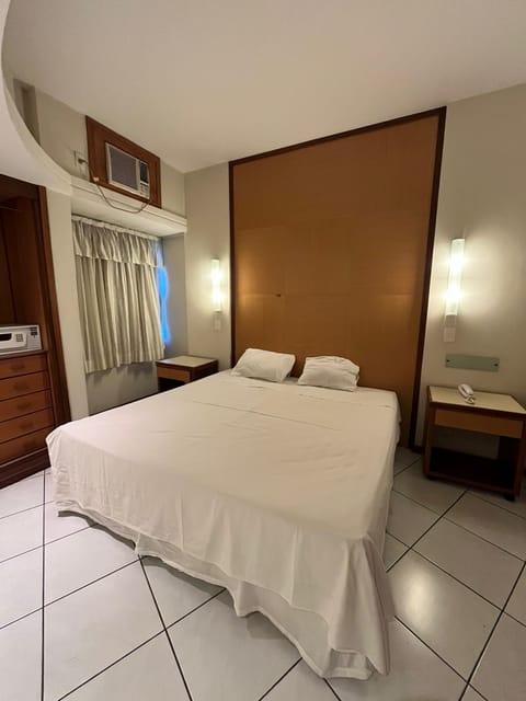 Suite | Hypo-allergenic bedding, minibar, desk, free WiFi