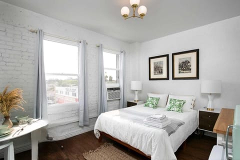 Basic Studio, Pets Allowed, City View | Laptop workspace, free WiFi