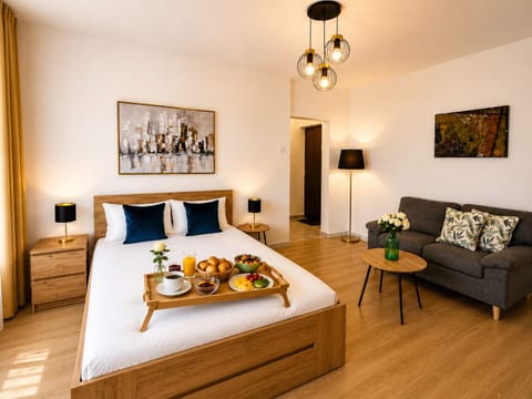 Exclusive Studio, Balcony, Courtyard View | Iron/ironing board, free WiFi