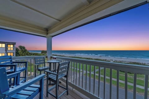 Deluxe Condo, 2 Bedrooms, Balcony, Oceanfront (308A) | Balcony