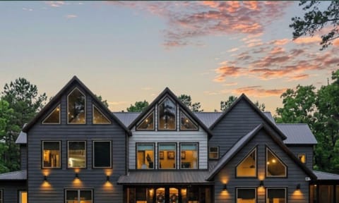 Luxe Creekside Retreat