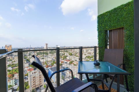 Deluxe Suite, City View | Balcony
