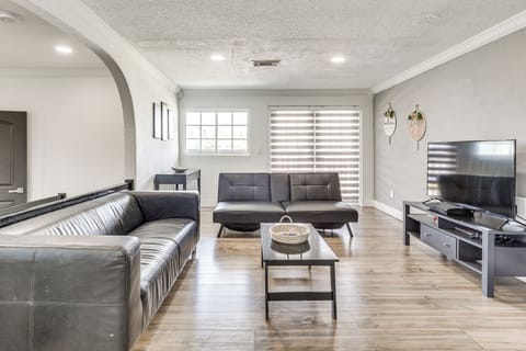 House (Multiple Bedrooms) | Interior