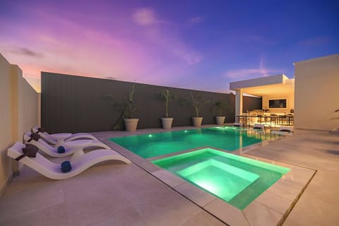 NEW Luxury 3BR3BA w/Private Pool & Outdoor Kitchen (38124)