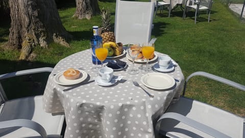 Daily buffet breakfast for a fee