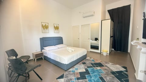 Deluxe Double Room | Iron/ironing board, bed sheets