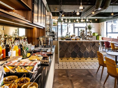 Daily continental breakfast for a fee