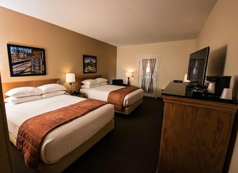 In-room safe, desk, laptop workspace, iron/ironing board