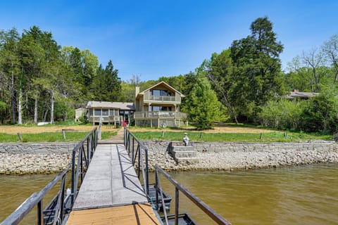 Missouri Vacation Rental | 3BR | 3BA | 2,000 Sq Ft