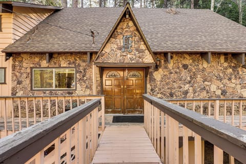 Lake Arrowhead Vacation Rental | 2BR | 1BA | 2,500 Sq Ft | Step