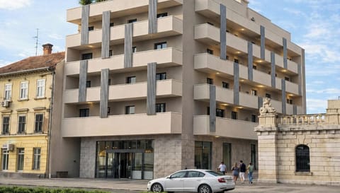 Hotel Exterior [summer]