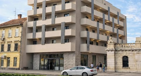 Hotel Exterior [summer]