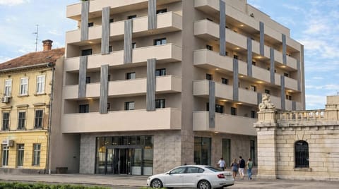 Hotel Exterior [summer]