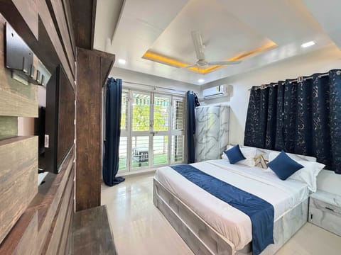 Premium Studio Suite, Balcony, City View | In-room safe, desk, laptop workspace, soundproofing