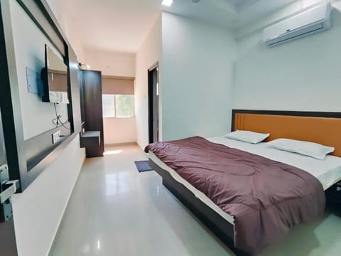 Deluxe Double Room, City View | In-room safe, desk, laptop workspace, iron/ironing board