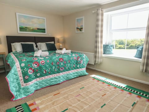 Cottage | 3 bedrooms, WiFi (free), individually decorated, individually furnished