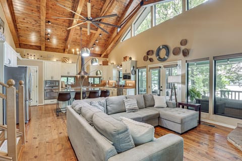 House (3 Bedrooms) | Interior