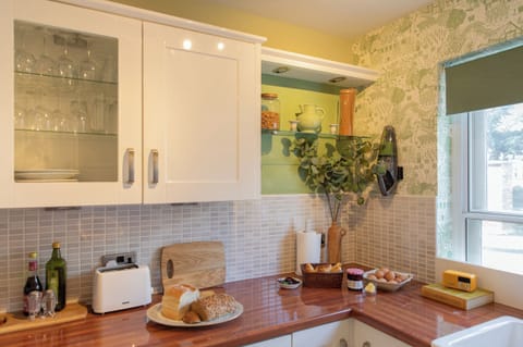 Dishwasher, cookware/dishes/utensils