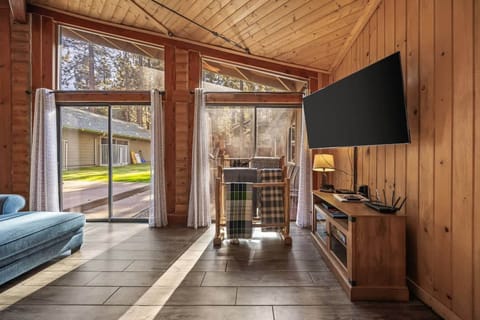 House | 5 bedrooms, high-speed internet