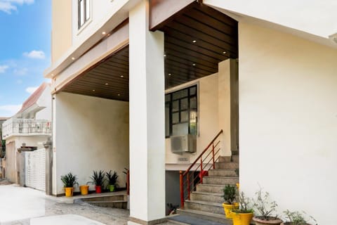 House | Reception