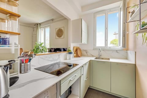 Apartment | Private kitchen | Coffee/tea maker, fridge, oven, stovetop