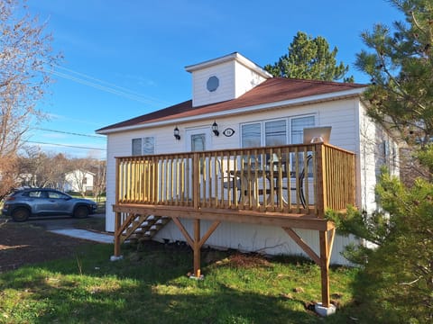 Terrys Place-2 Bedroom(Queen & Double bed) 2 bathroom, laundry room cot & couch.