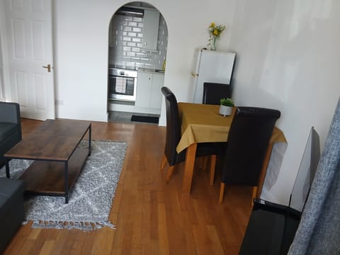 Comfort Apartment, Courtyard View | In-room dining