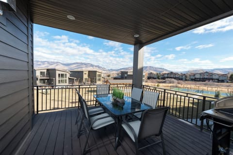 Dine outdoors on the covered deck with fresh mountain air and stunning scenery. The grill is not allowed by the HOA, and it was removed.