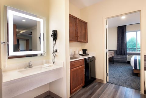 In-room safe, iron/ironing board, bed sheets