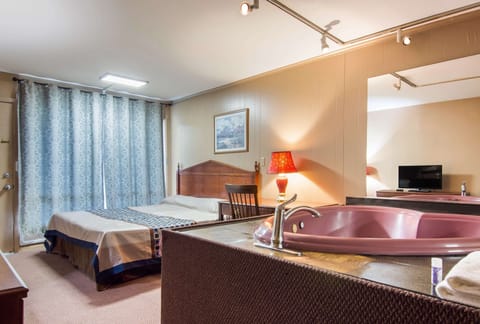 Suite, 1 King Bed, Jetted Tub | Desk, free WiFi, bed sheets