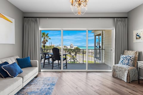 House, Multiple Beds (Beach Pointe 102- The Salty Seahorse) | Living area