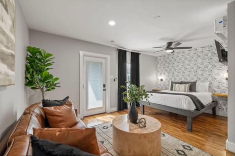 House | 1 bedroom
