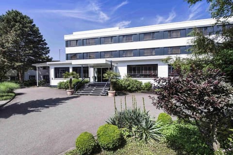 Hotel Exterior [summer]
