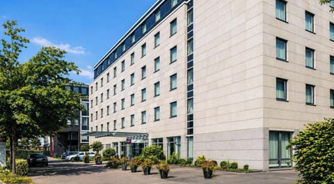 Hotel Exterior [summer]