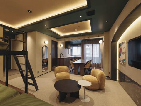 Deluxe Studio | Desk, blackout drapes, iron/ironing board, free WiFi