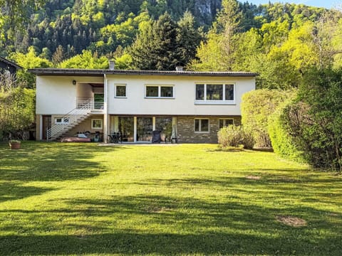 Building, Grass, House, Home, Residential Area, Shrub, Architecture, Land Lot, Roof, Cottage