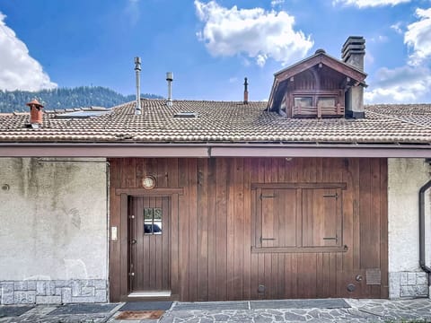Wood, House, Cottage, Home, Swimming Pool, Porch, Door, Resort, Shade, Estate