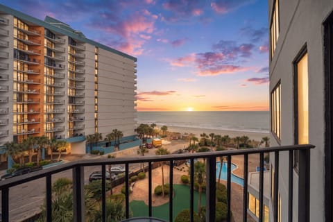 Condo, 2 Bedrooms | Property grounds