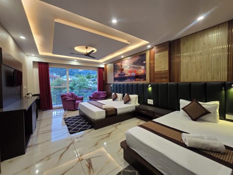 Comfort Triple Room | Desk, laptop workspace, free WiFi