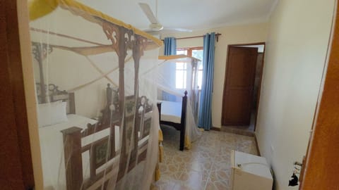 Standard Room (Double) | In-room safe, desk, laptop workspace, WiFi (free)