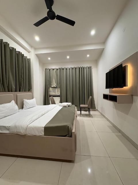 Deluxe Double Room, Balcony, City View | Free WiFi