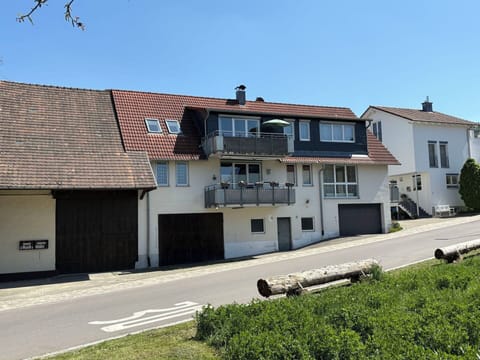 Building, Wall, Window, Road Surface, House, Residential Area, Roof, Home, Neighbourhood, Town