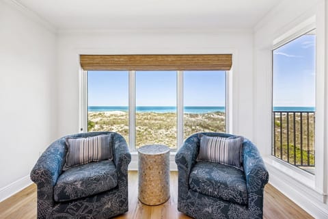 Condo, 2 Bedrooms | Living area