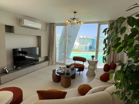Chalet, 2 Bedrooms, Lagoon View | Living area