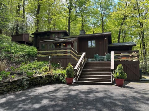 Exterior | Front Deck | Fire Pit