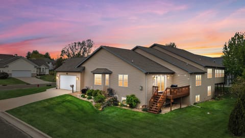 Our private condo sits on a corner lot (the L shape of grass is ours), a few minute drive to Sun Prairie shopping/restaurants/entertainment, and a 5 min drive to Madison's East side. 