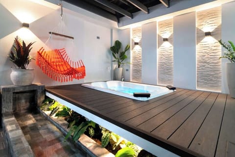 What better way to unwind after a full day of adventure than by enjoying the luxurious jacuzzi area we have available? Take some time to relax and recharge for your next exciting experience in one of the most amazing towns in Costa Rica.