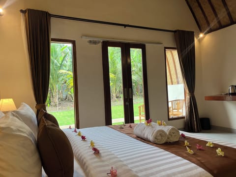 Cottage, Balcony, Garden View | Free WiFi, bed sheets