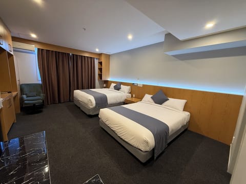 Superior Studio | Desk, soundproofing, iron/ironing board, free WiFi